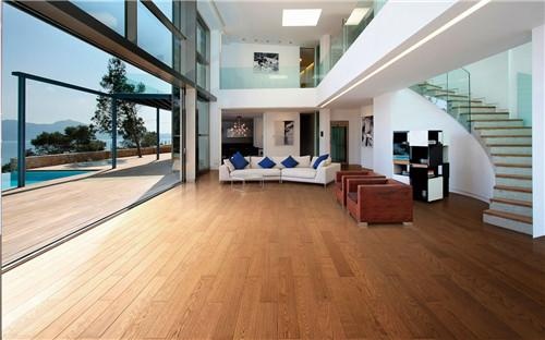 家里铺木地板好还是瓷砖好？