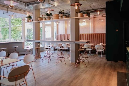 餐饮空间，咖啡厅设计，酒吧咖啡厅，珊瑚粉，深绿色，Mary?s Coffee Club