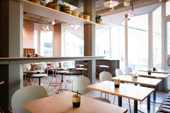 餐饮空间，咖啡厅设计，酒吧咖啡厅，珊瑚粉，深绿色，Mary?s Coffee Club