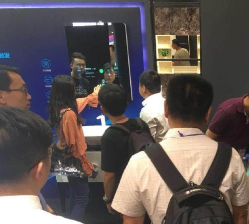 上海展全新首发智能魔镜M1