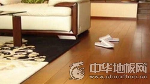 木地板常见硬垢的清洁方法