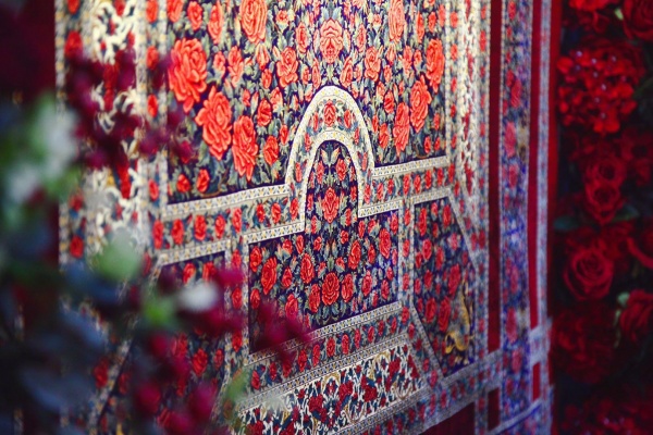 波斯之宝“玫瑰人生”系列家族毯 惊艳亮相设计中国北京