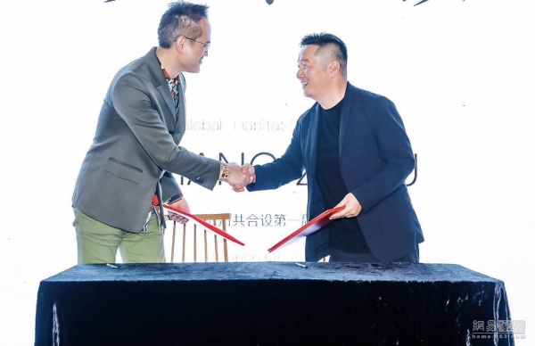台湾设计周总执行长刘荣禄先生与共合设联合创始人胡冰签署了战略合作协议