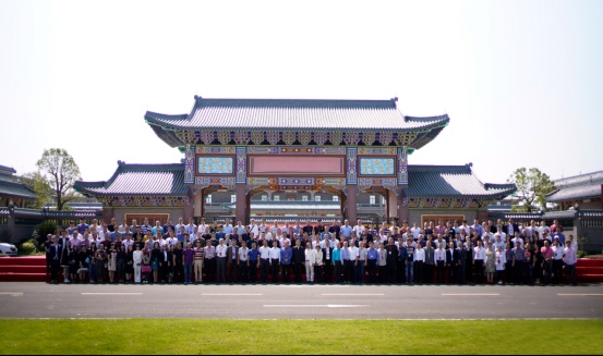 中国家具协会传统家具专业委员会年会全体与会人员合影