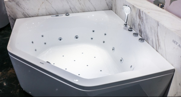 箭牌浴缸：智享舒适，遇见泡澡的小美好
