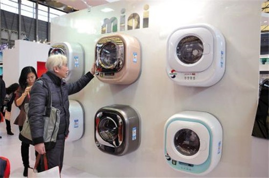 单身经济消费潜力巨大 壁挂洗衣机市场来了.jpg