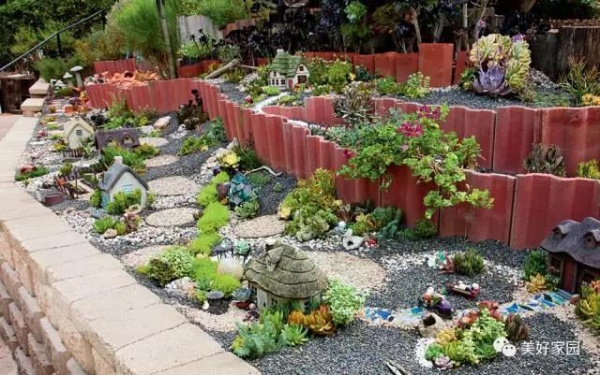美国园艺师打造微缩精灵花园 细看就像霍比特村