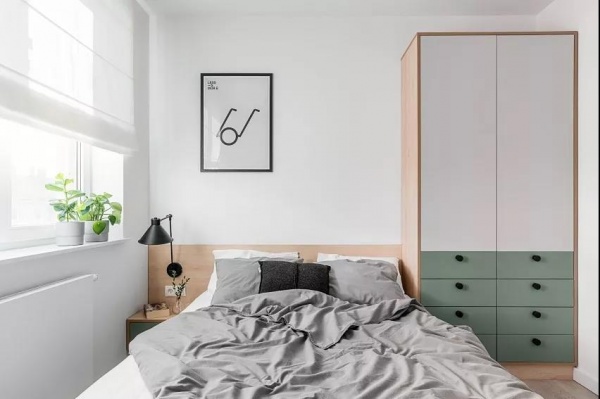 波兰设计师改造公寓，用木质家具打造清新空间
