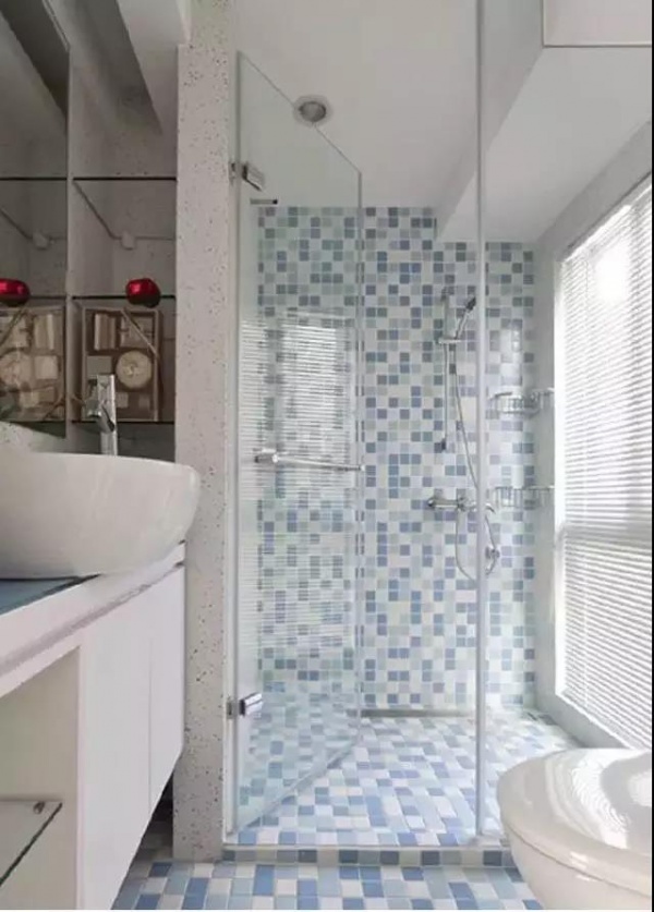 浴室装修来点色彩小磁砖 每天洗澡都有好心情