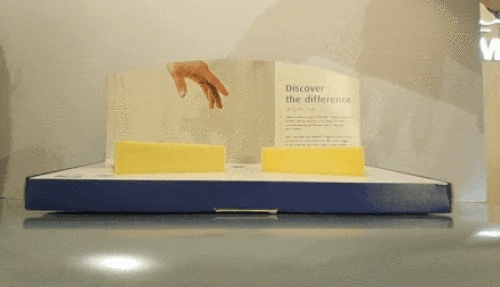 泰普尔材质（左）VS普通海绵（右）