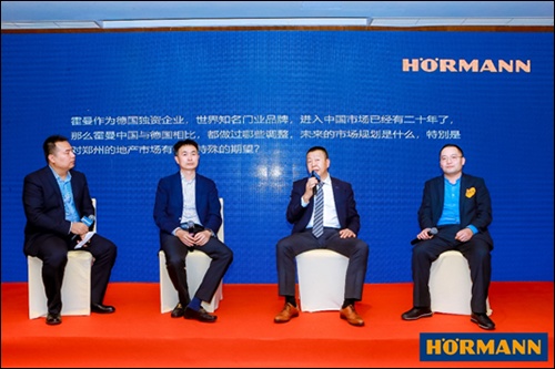 霍曼中国区副总裁刘新昌先生（右2）对话地产公司代表