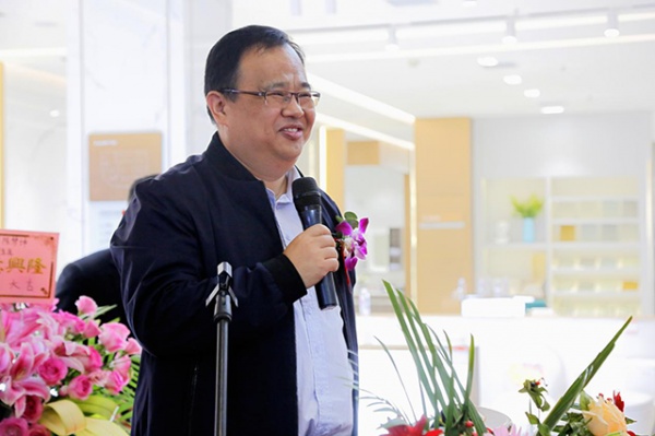 广东东鹏控股股份有限公司卫浴事业部副总经理，姚峰先生