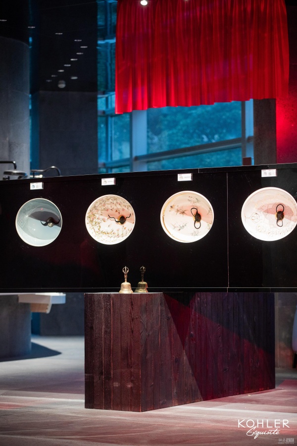 科勒达利艺术藏家展：科勒艺术系列台盆与达利标志性的胡子结合而成的“胡子钟”