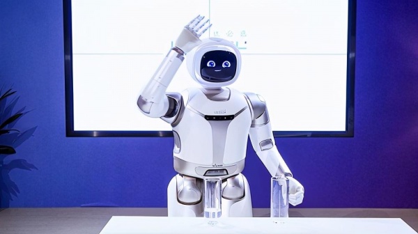 人工智能机器人助力中国馆，优必选科技成为迪拜世博会中国馆官方