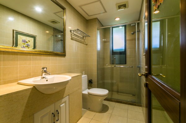 卫生间小也能做干湿分离，从此卫生间干爽爽！