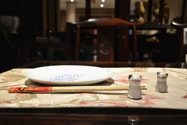 富宝轩红木明式餐桌，既有经典的传承，又不失童真童趣